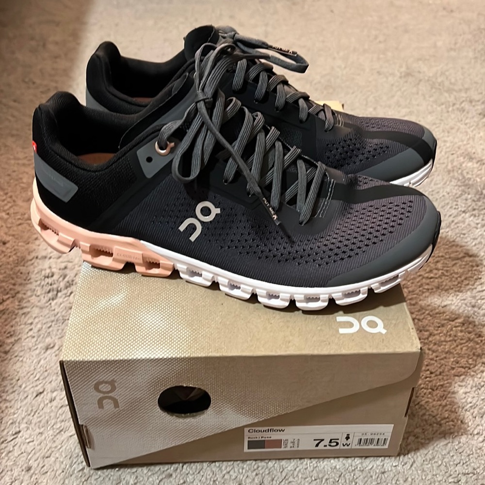 ON Cloudflow Shoe Rock Rose 7.5 W